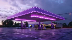 Ljubičasta benzinska crpka na autocesti
